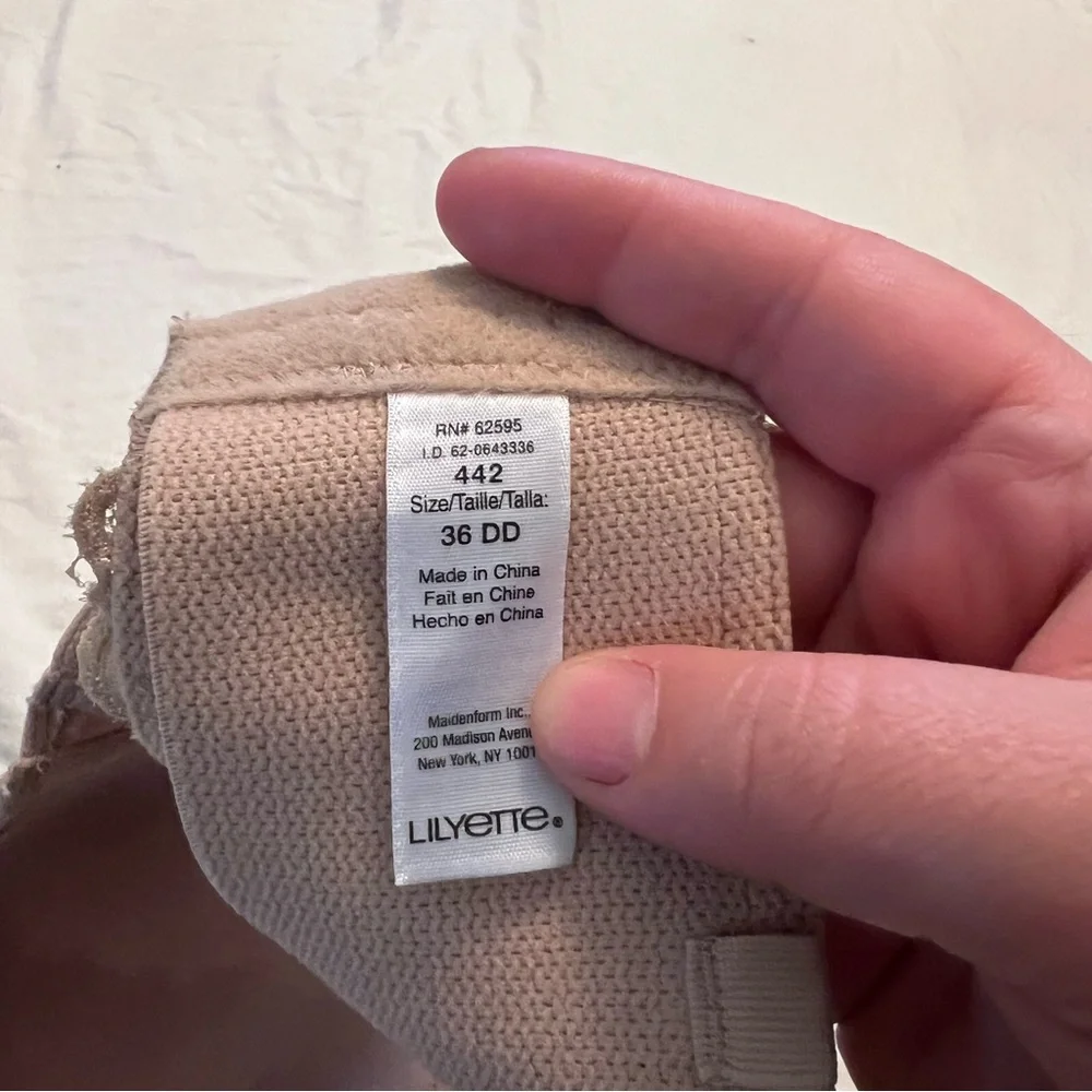 Elegant Lace Strapless Bra in Tan